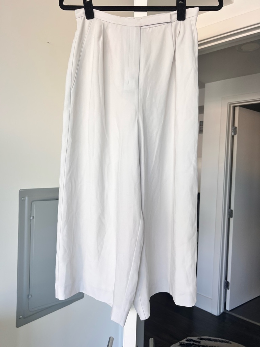 Aritzia Babaton Loose Fit Trouser Pant- Size 2/4
